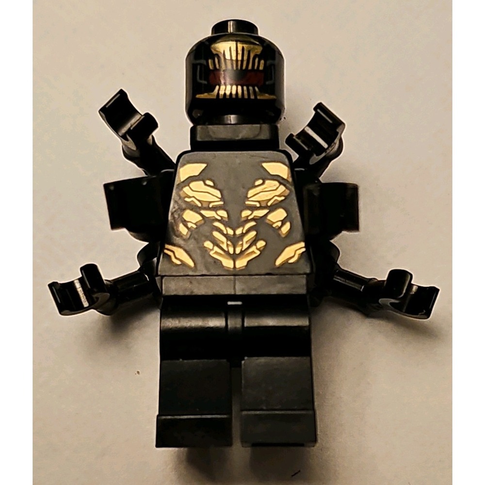 Lego Marvel Avengers Outrider  Minifigure from The Hulkbuster 76247 black gold